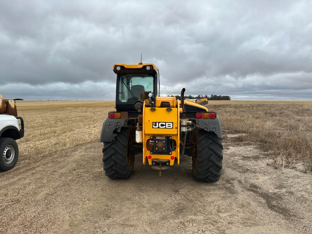 2019 JCB 541-70 image 2