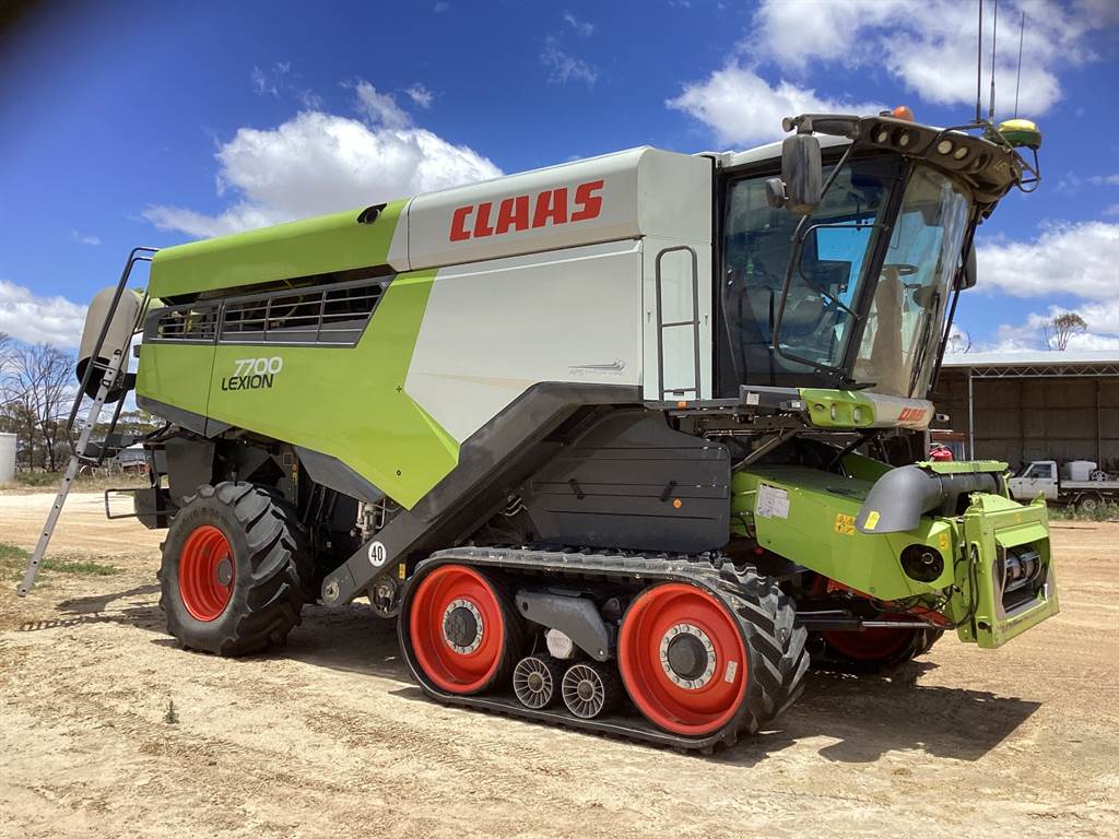 2021 CLAAS LEXION 7700 TT image 3