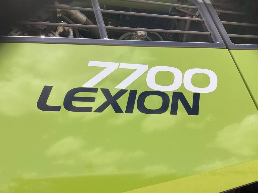 2021 CLAAS LEXION 7700 TT image 8