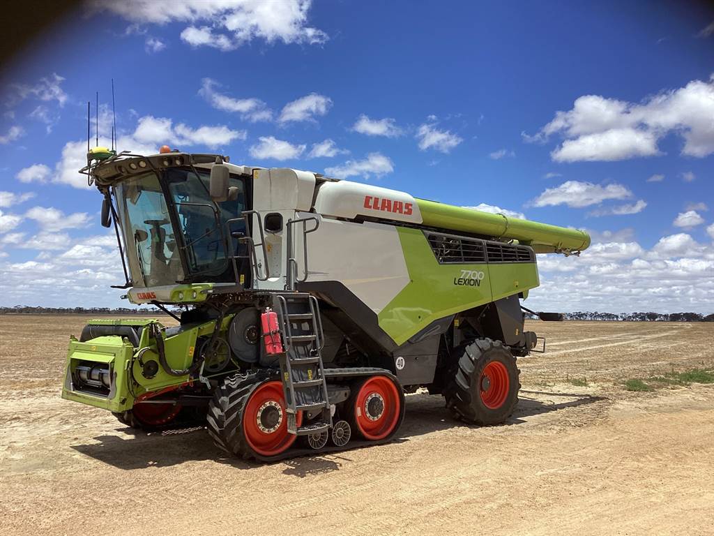 2021 CLAAS LEXION 7700 TT image 2