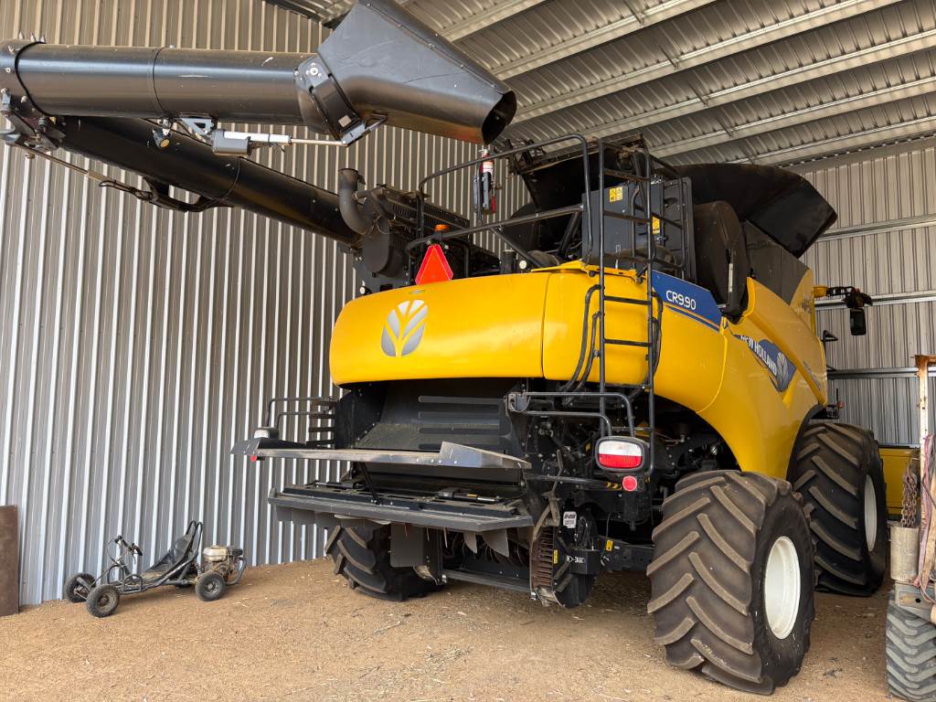 2018 New Holland CR9.90 image 10