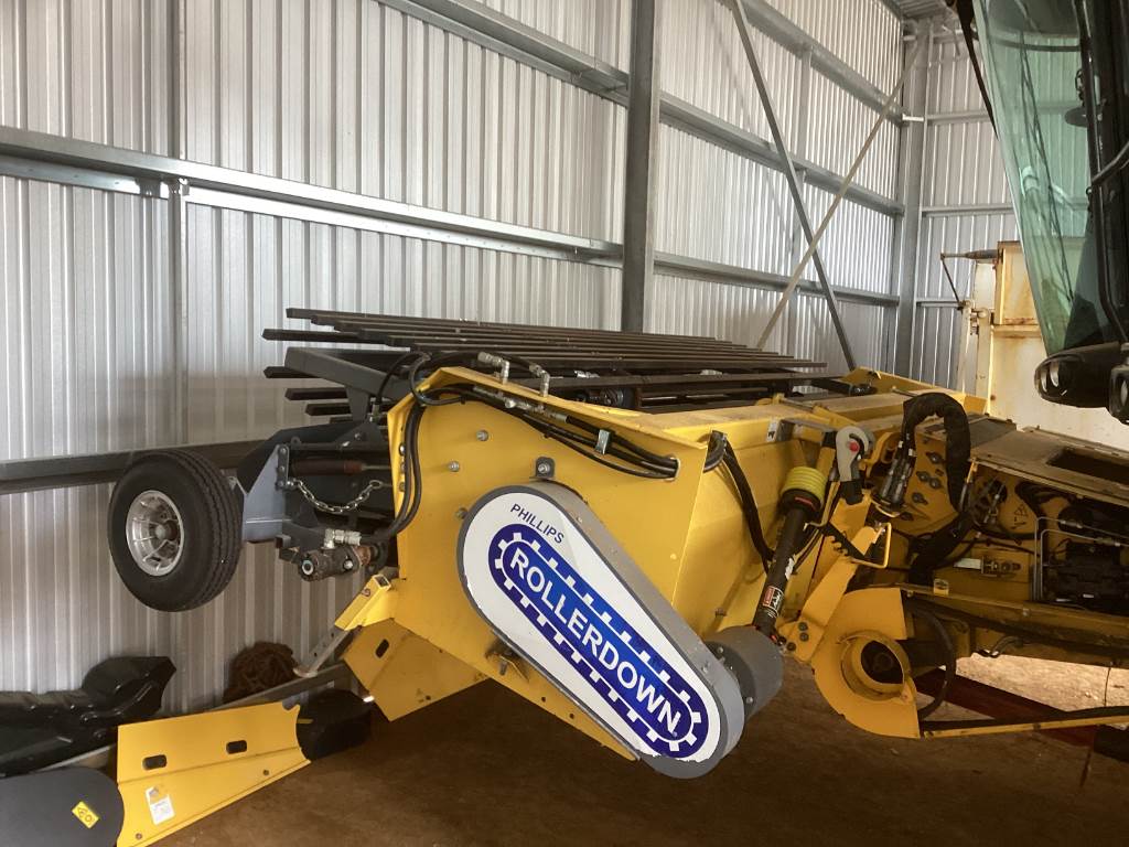 2018 New Holland CR9.90 image 8