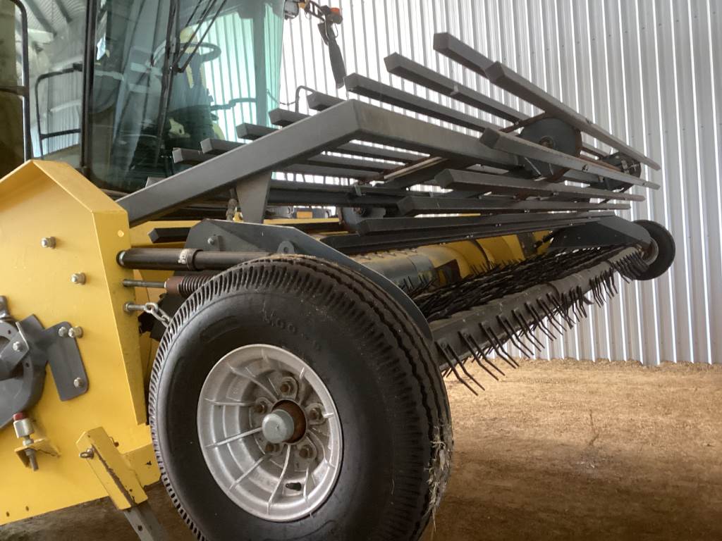 2018 New Holland CR9.90 image 11