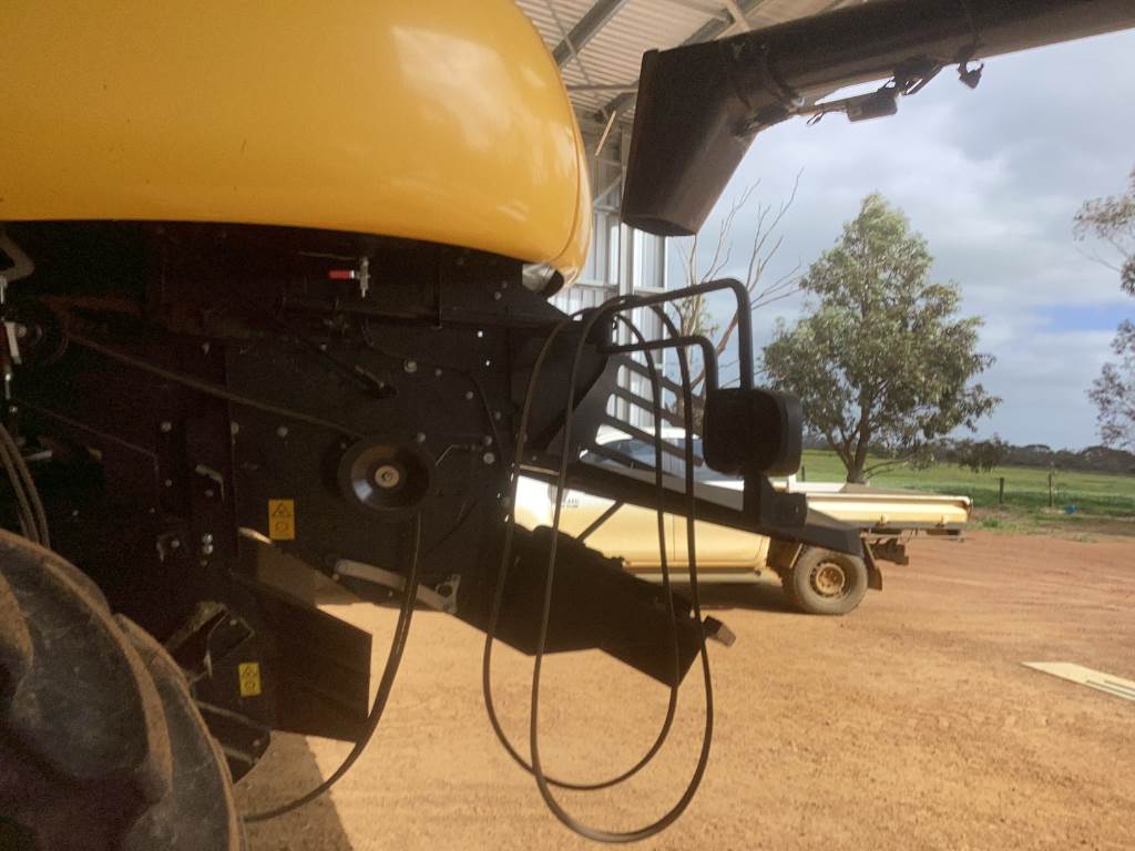 2018 New Holland CR9.90 image 6