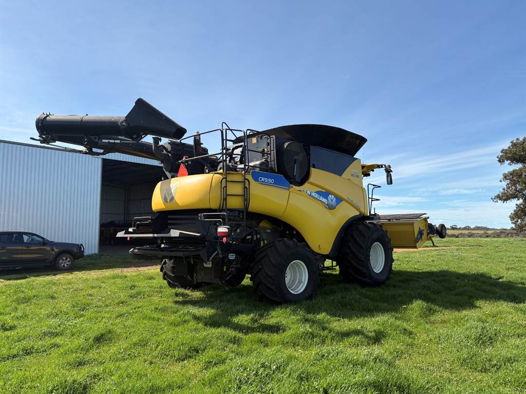 2018 New Holland CR9.90 image 10