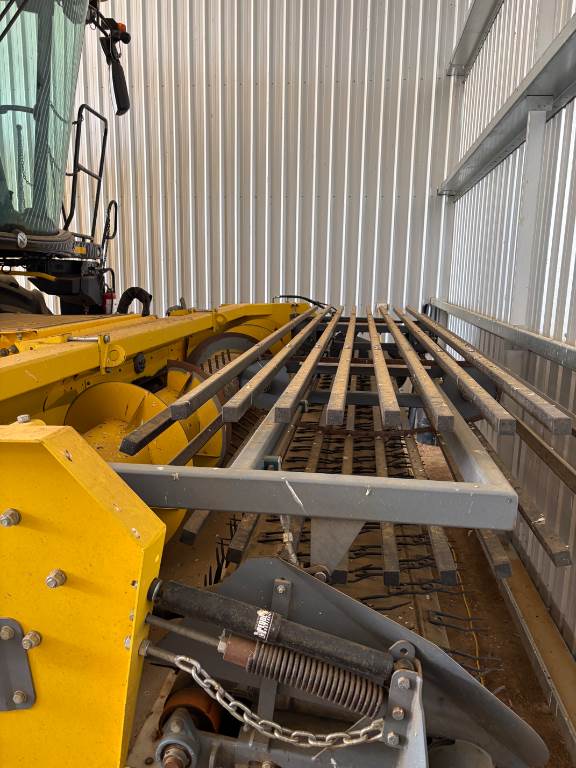 2018 New Holland CR9.90 image 13