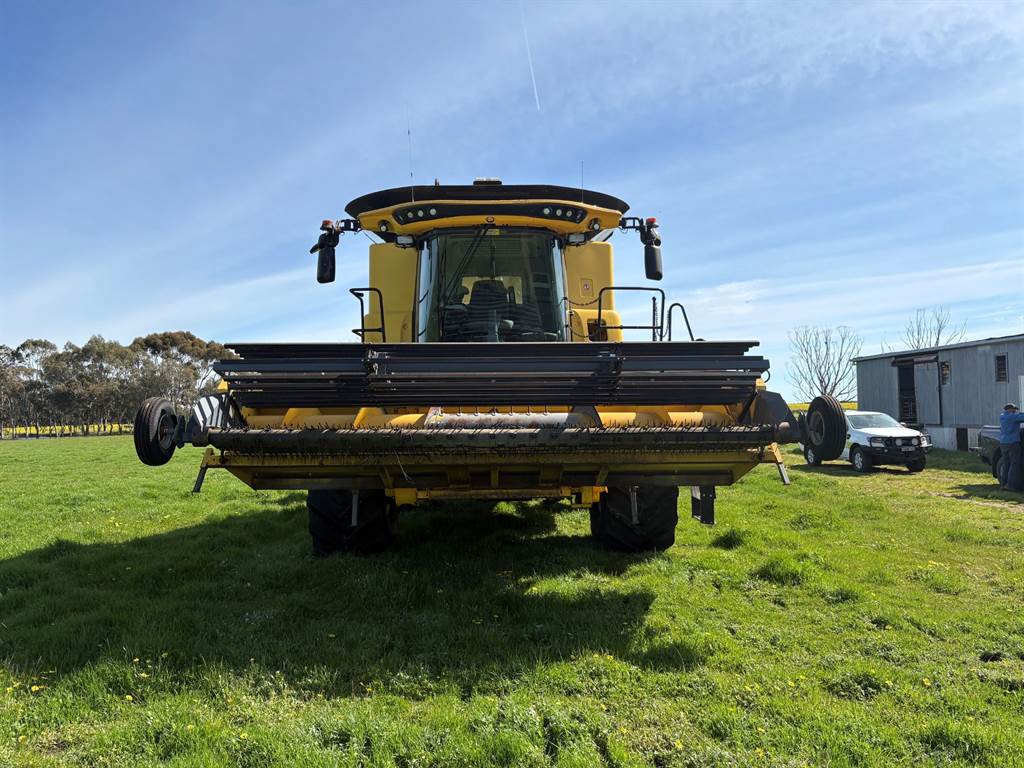2018 New Holland CR9.90 image 8