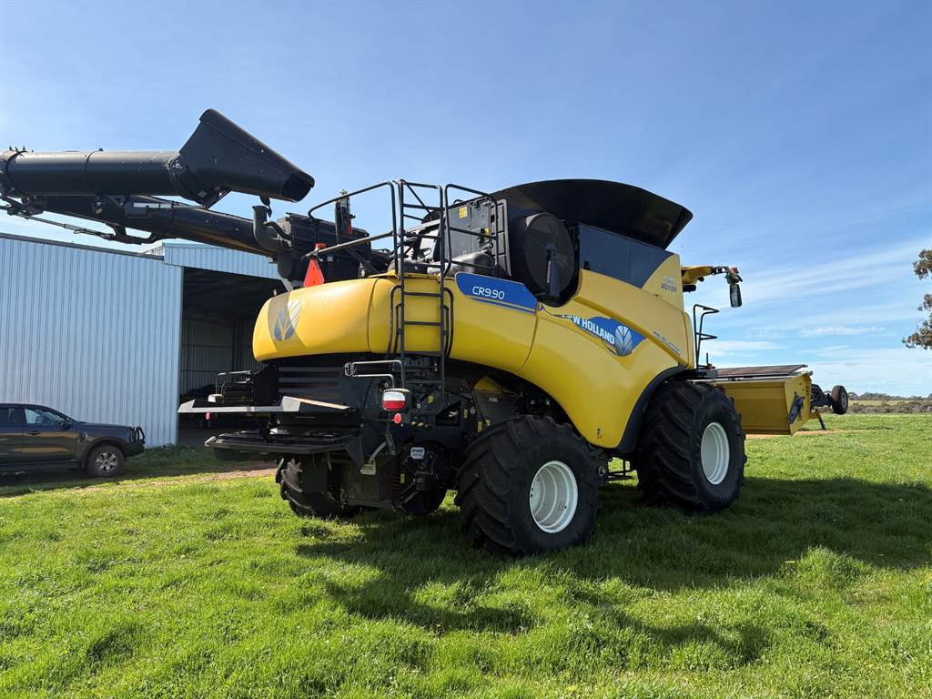 2018 New Holland CR9.90 image 7