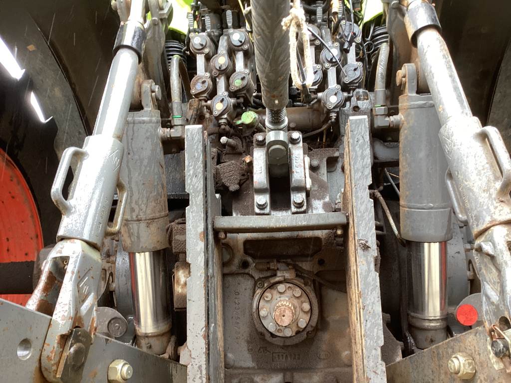 2018 CLAAS AXION 930 image 12
