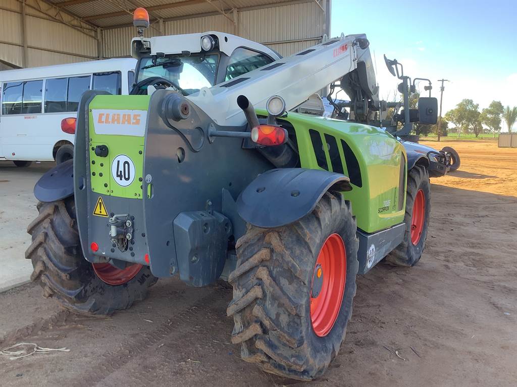 2018 CLAAS SCORPION 7035 image 2
