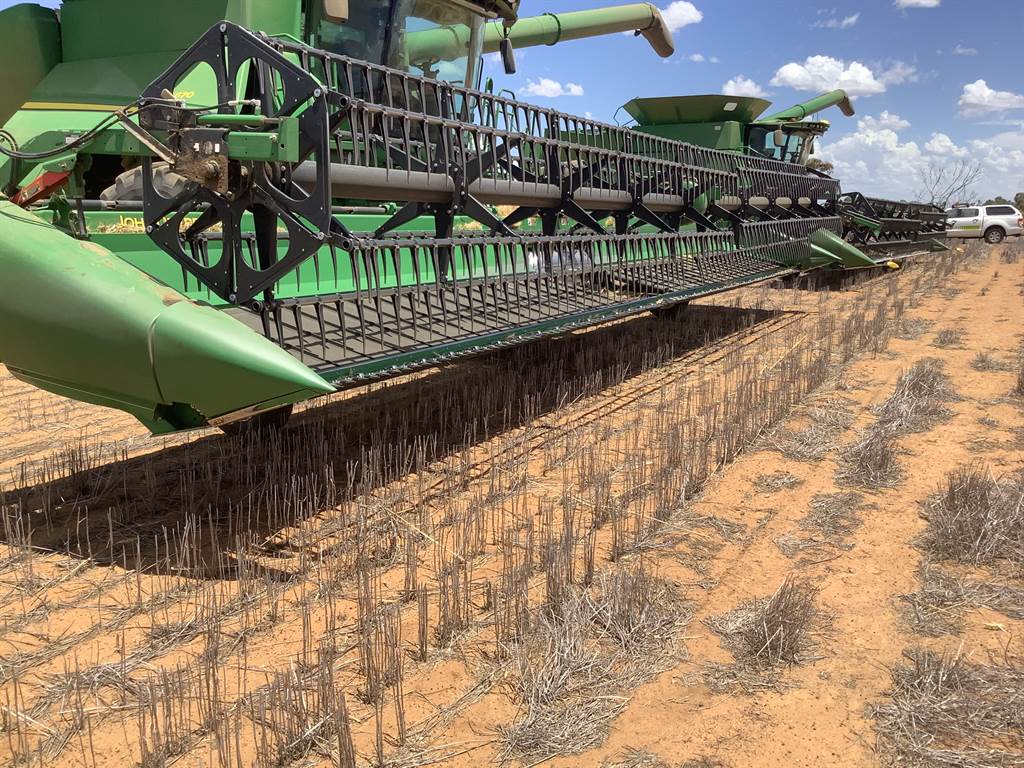 2016 John Deere S670 image 10