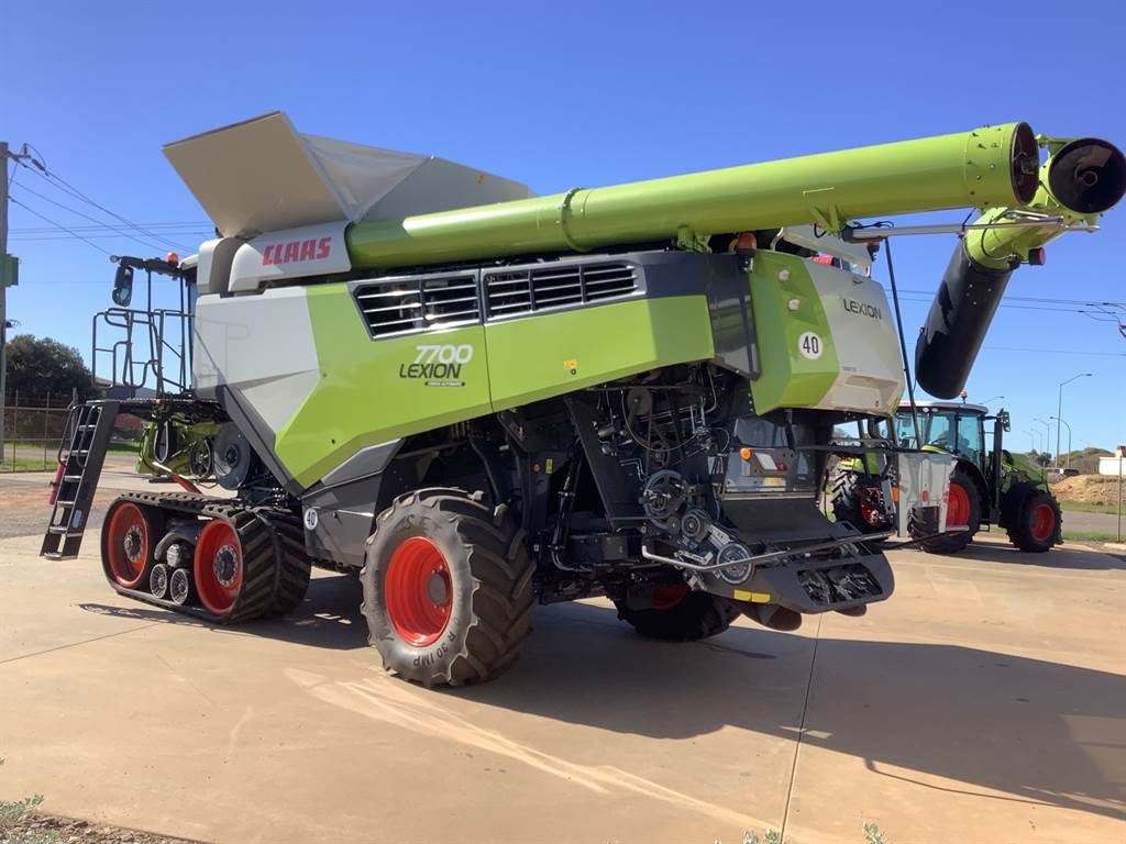 2022 CLAAS LEXION 7700 TT image 4