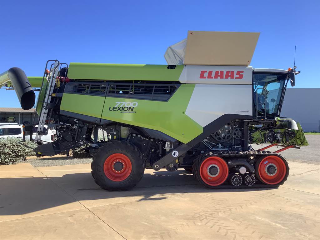 2022 CLAAS LEXION 7700 TT image 6