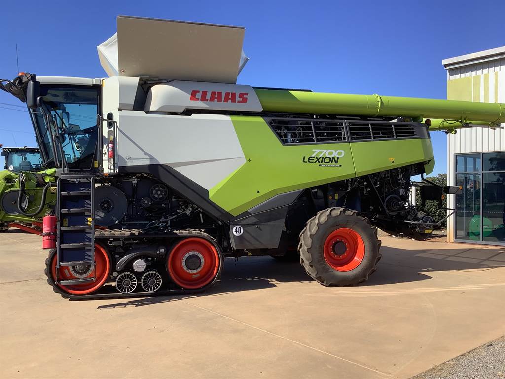 2022 CLAAS LEXION 7700 TT image 3