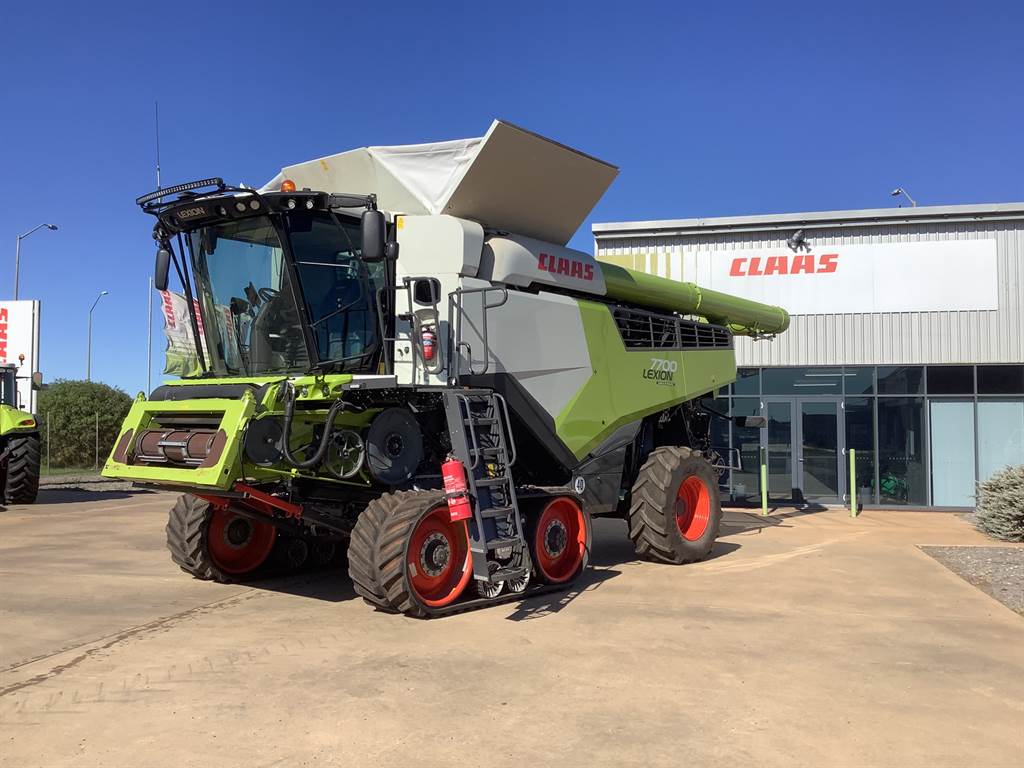 2022 CLAAS LEXION 7700 TT image 2