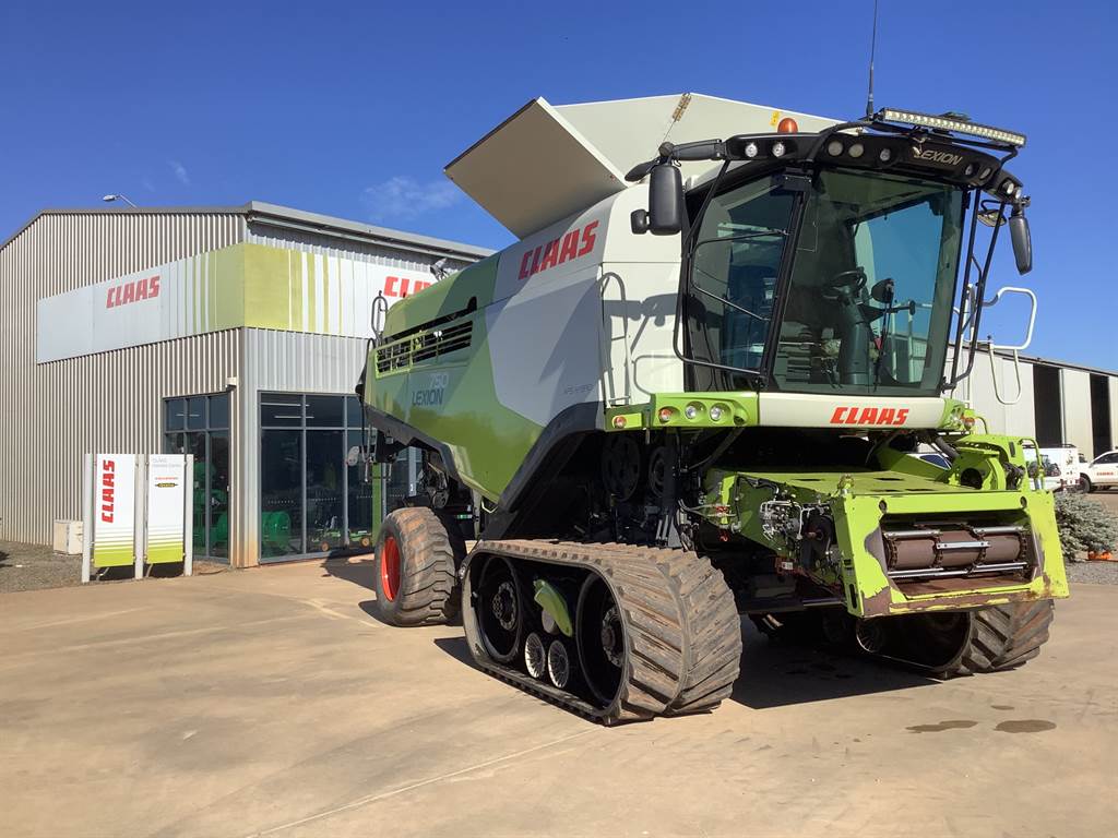 2018 CLAAS LEXION 750 TT image 3