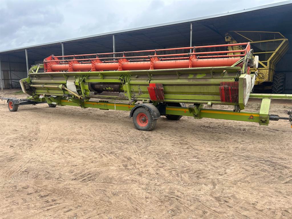 2010 CLAAS LEXION 570 image 15