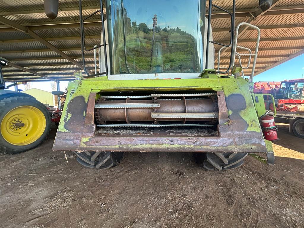 2010 CLAAS LEXION 570 image 5