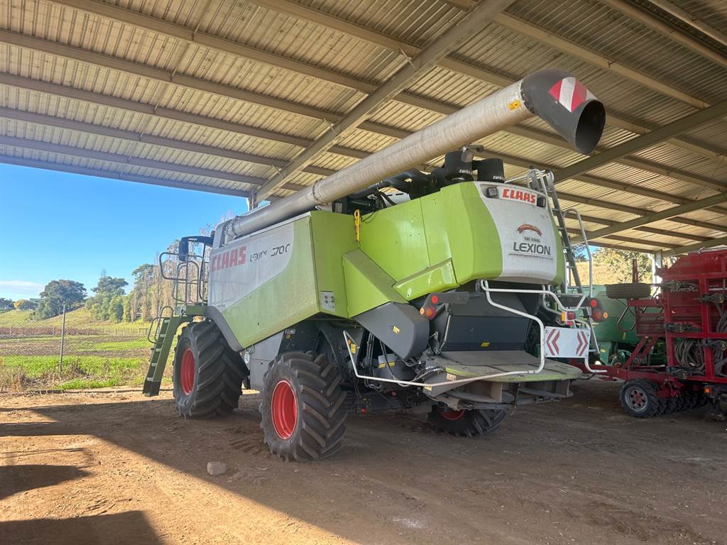 2010 CLAAS LEXION 570 image 2