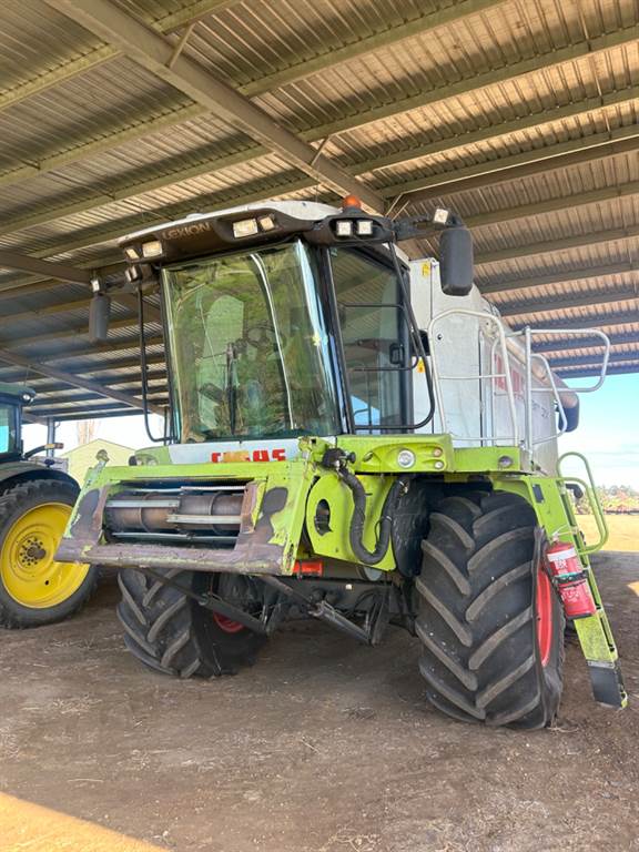 2010 CLAAS LEXION 570 image 6