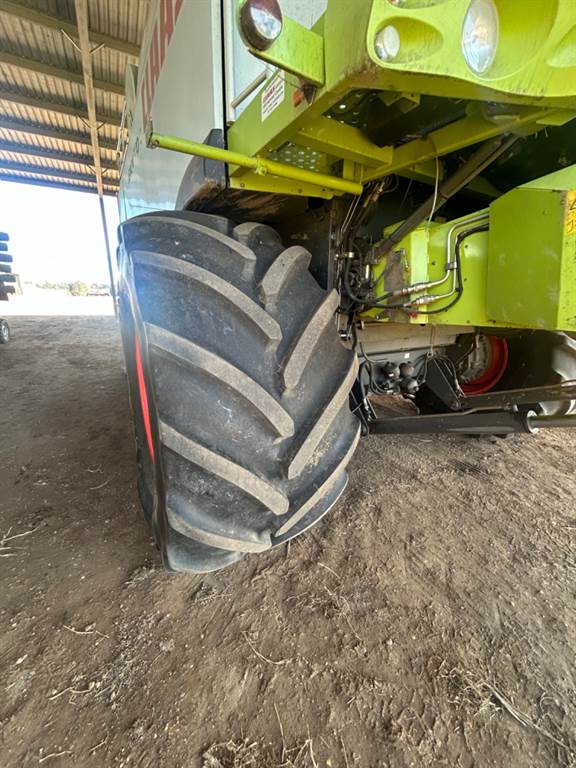 2010 CLAAS LEXION 570 image 8