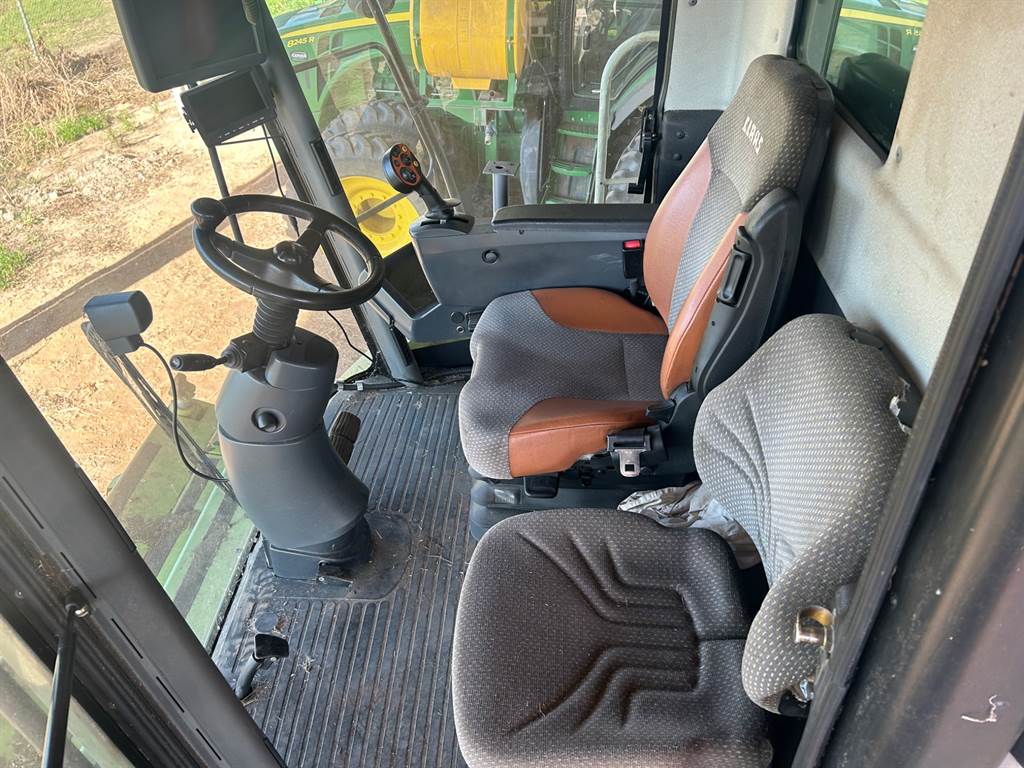 2010 CLAAS LEXION 570 image 12