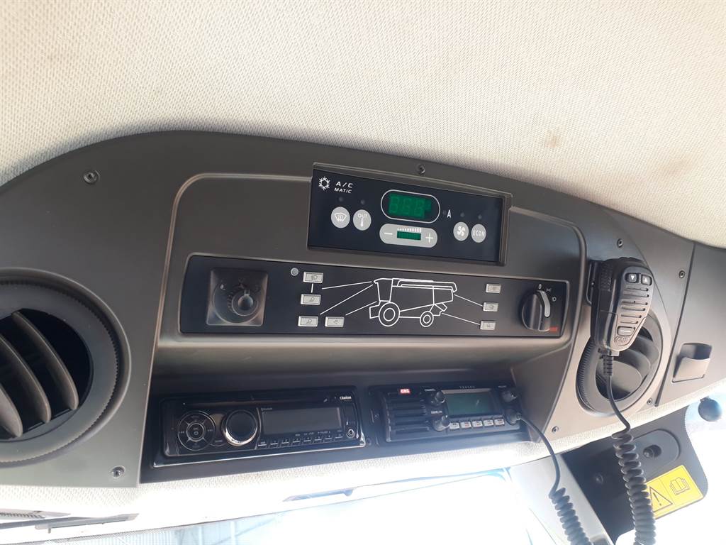 2011 CLAAS LEXION 750TT