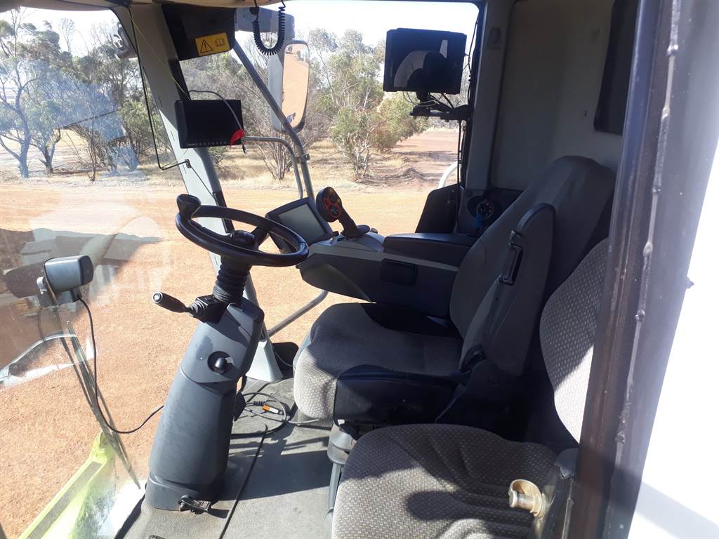 2011 CLAAS LEXION 750TT