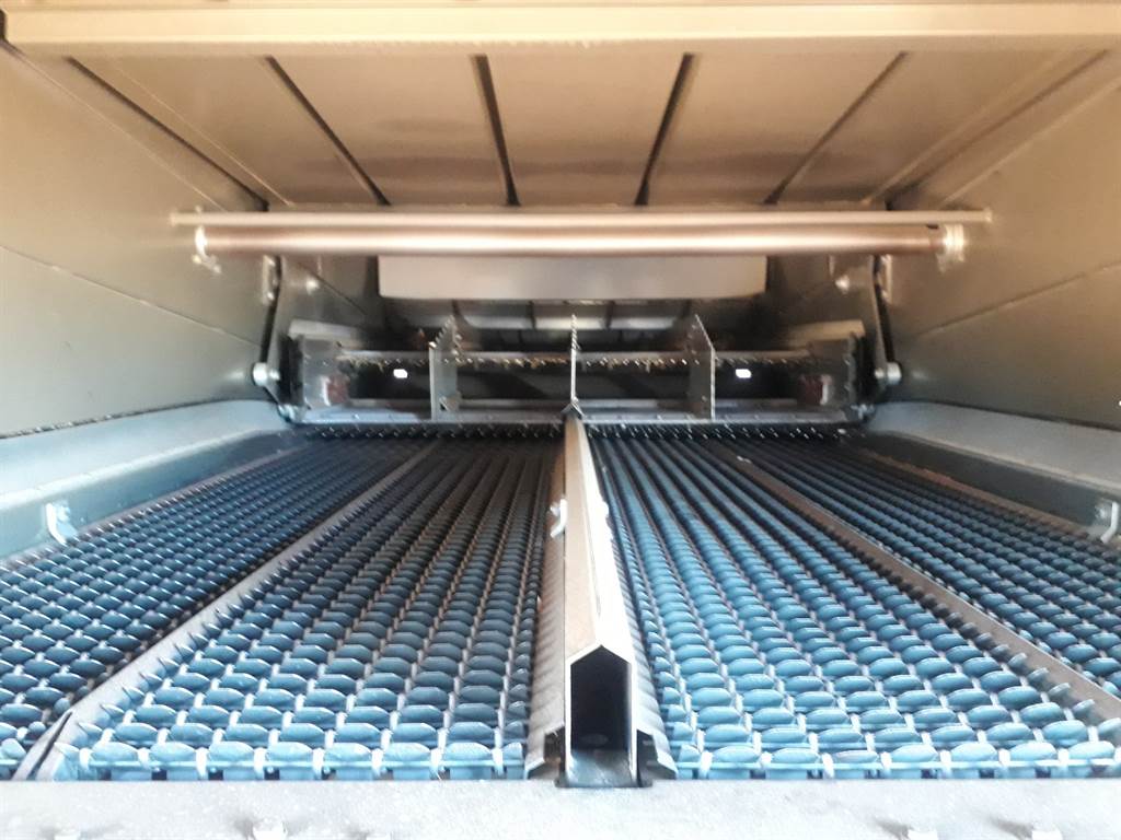 2011 CLAAS LEXION 750TT