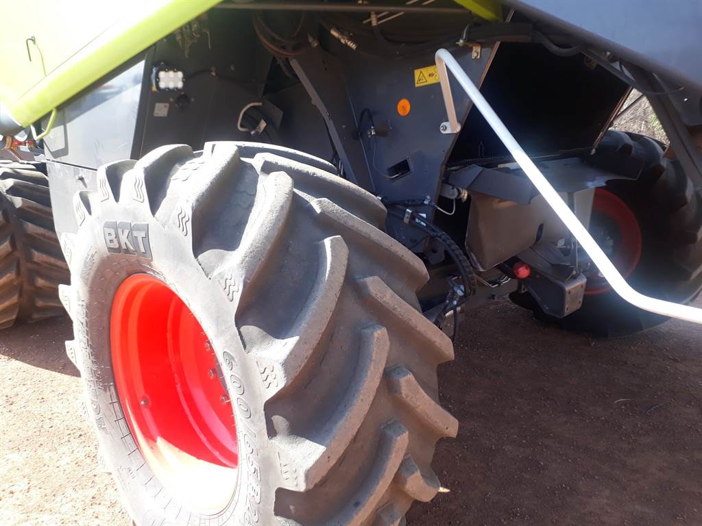 2011 CLAAS LEXION 750TT