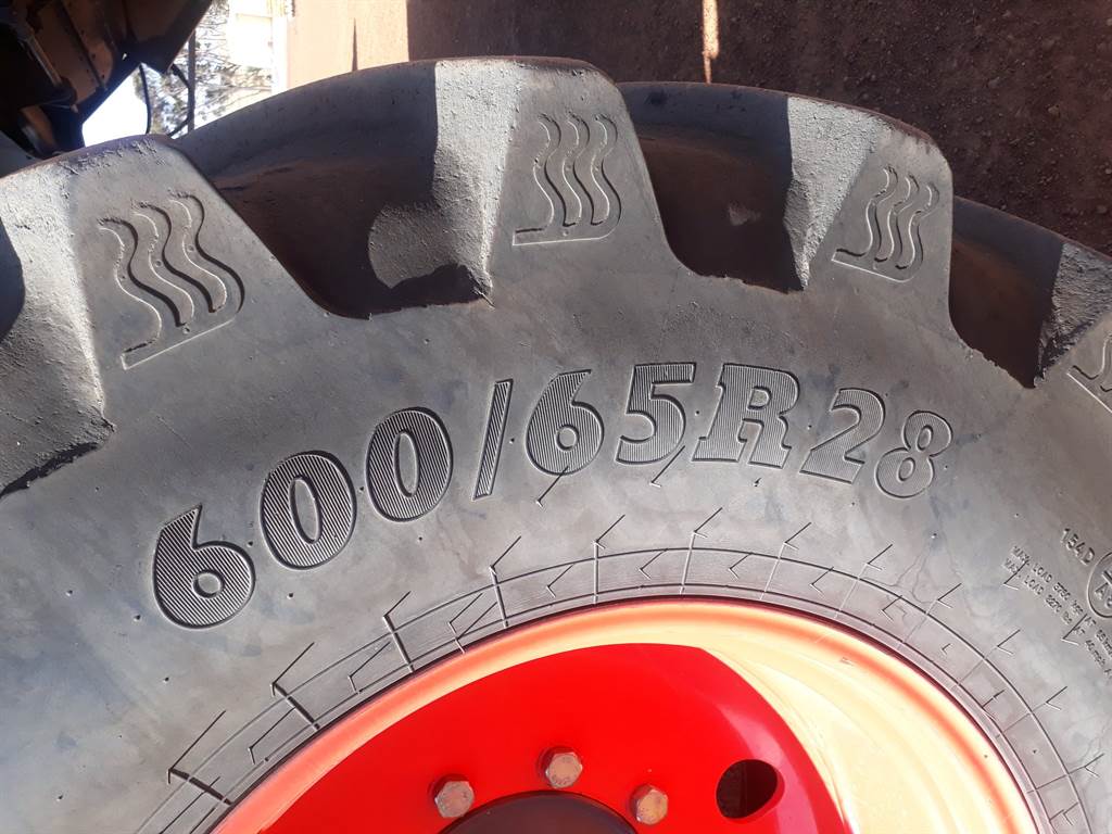 2011 CLAAS LEXION 750TT