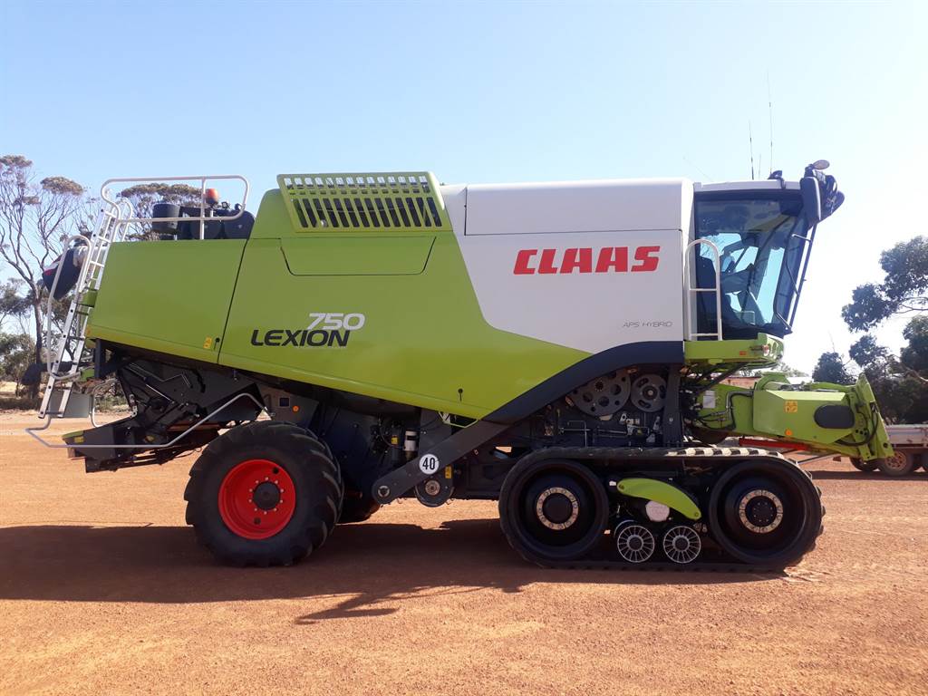2011 CLAAS LEXION 750TT