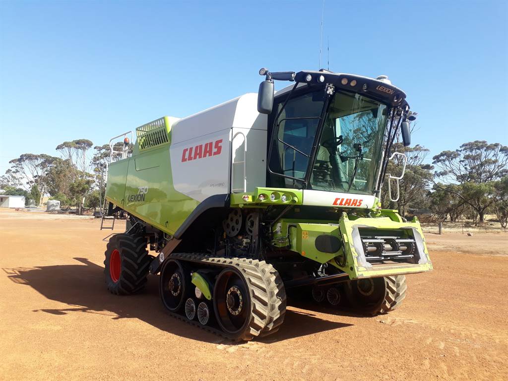 2011 CLAAS LEXION 750TT