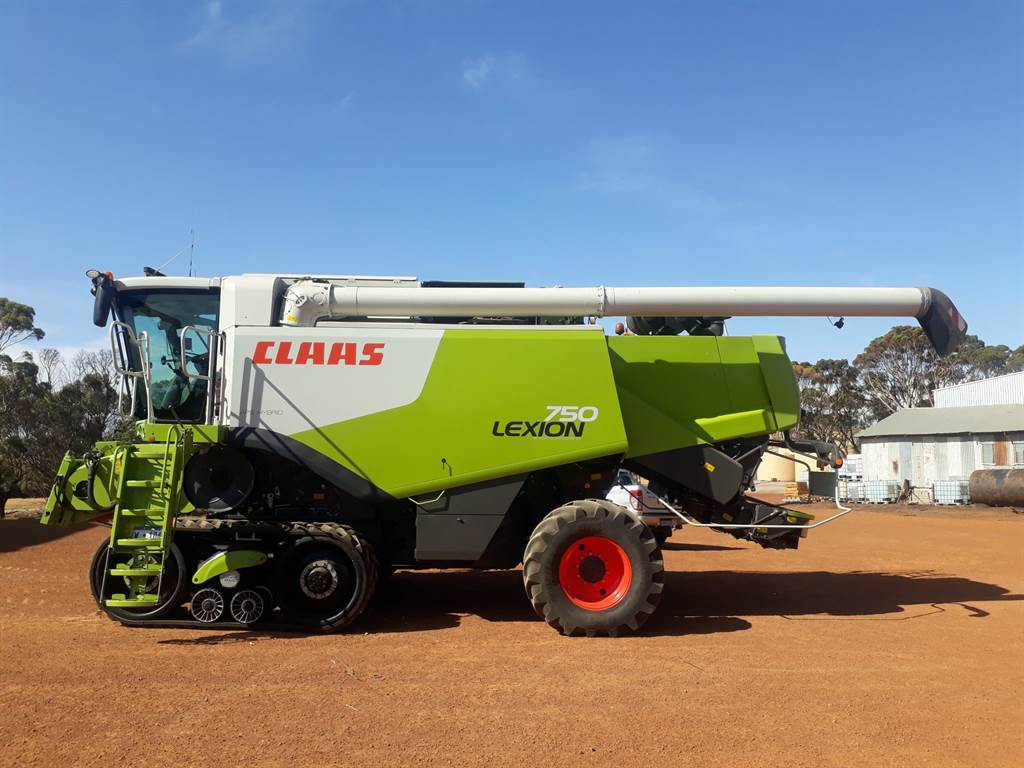 2011 CLAAS LEXION 750TT