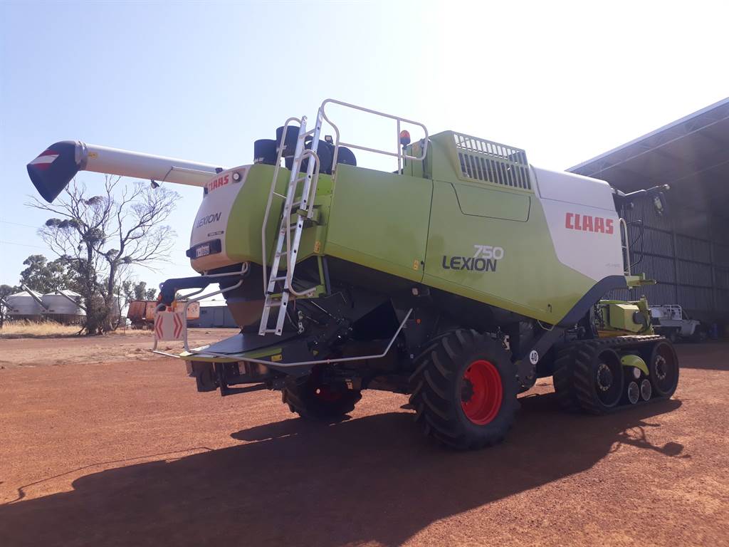 2011 CLAAS LEXION 750TT