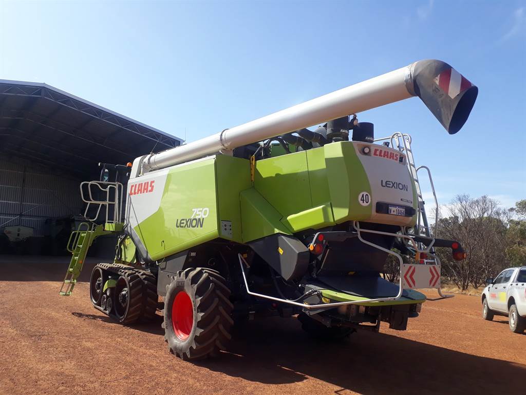2011 CLAAS LEXION 750TT