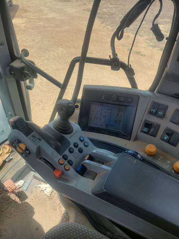2012 CLAAS AXION 840