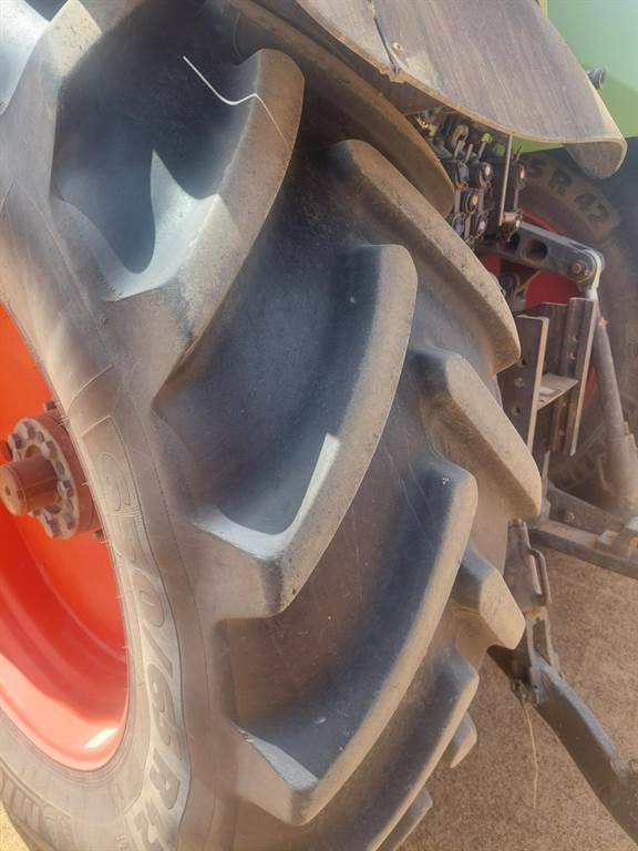 2012 CLAAS AXION 840