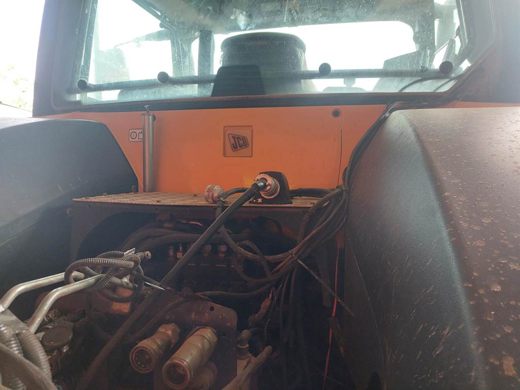 2011 JCB FASTRAC 8310