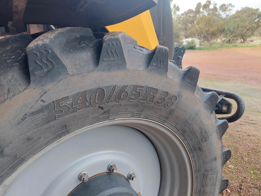 2011 JCB FASTRAC 8310