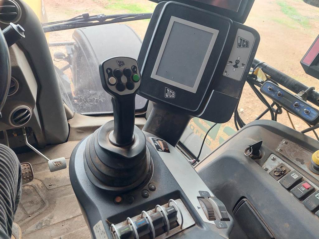 2011 JCB FASTRAC 8310
