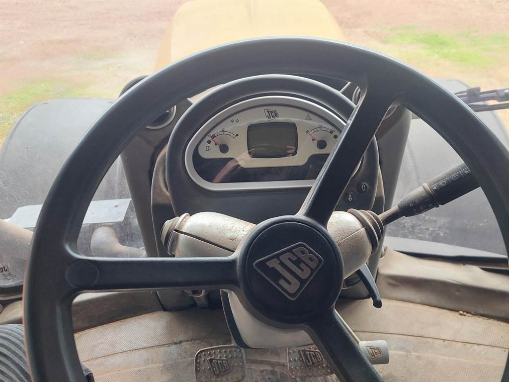 2011 JCB FASTRAC 8310