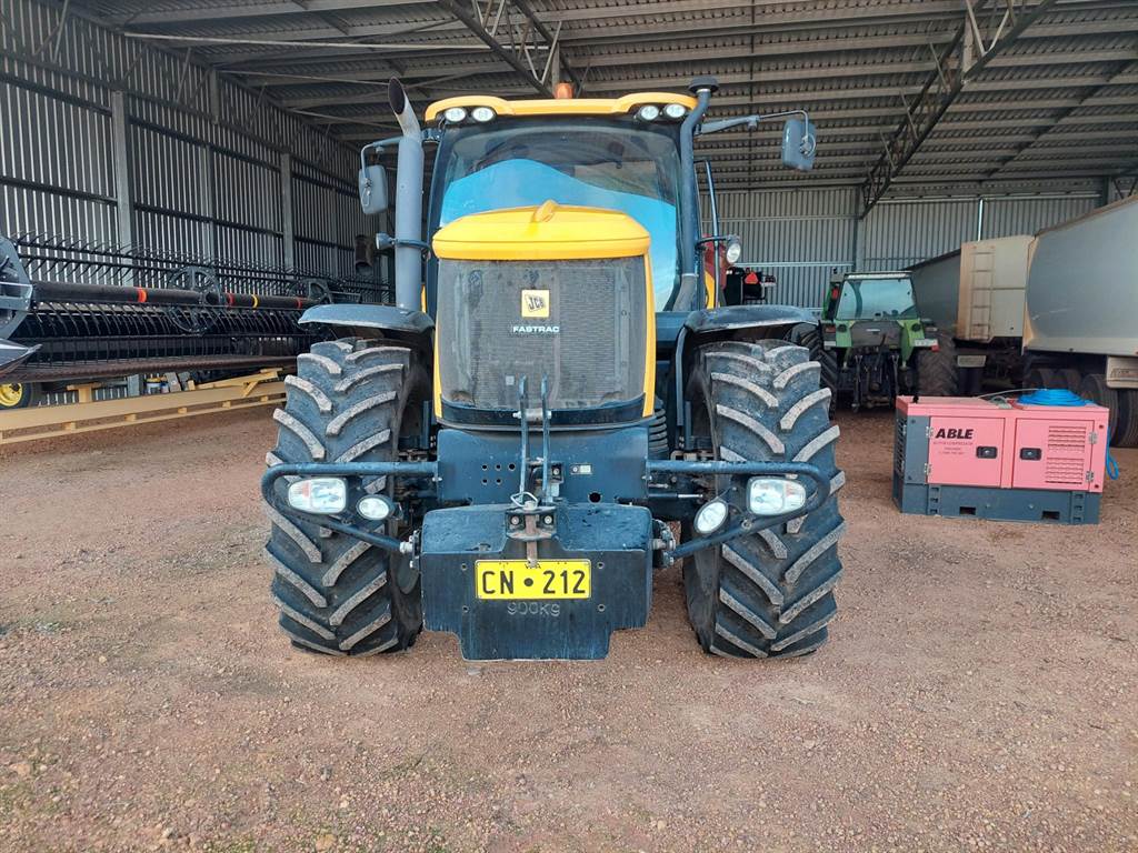 2011 JCB FASTRAC 8310