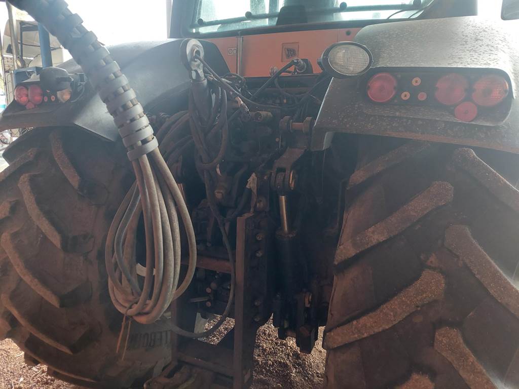 2011 JCB FASTRAC 8310