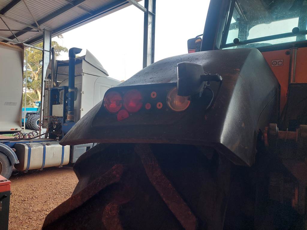2011 JCB FASTRAC 8310