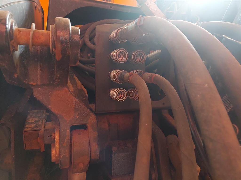 2011 JCB FASTRAC 8310