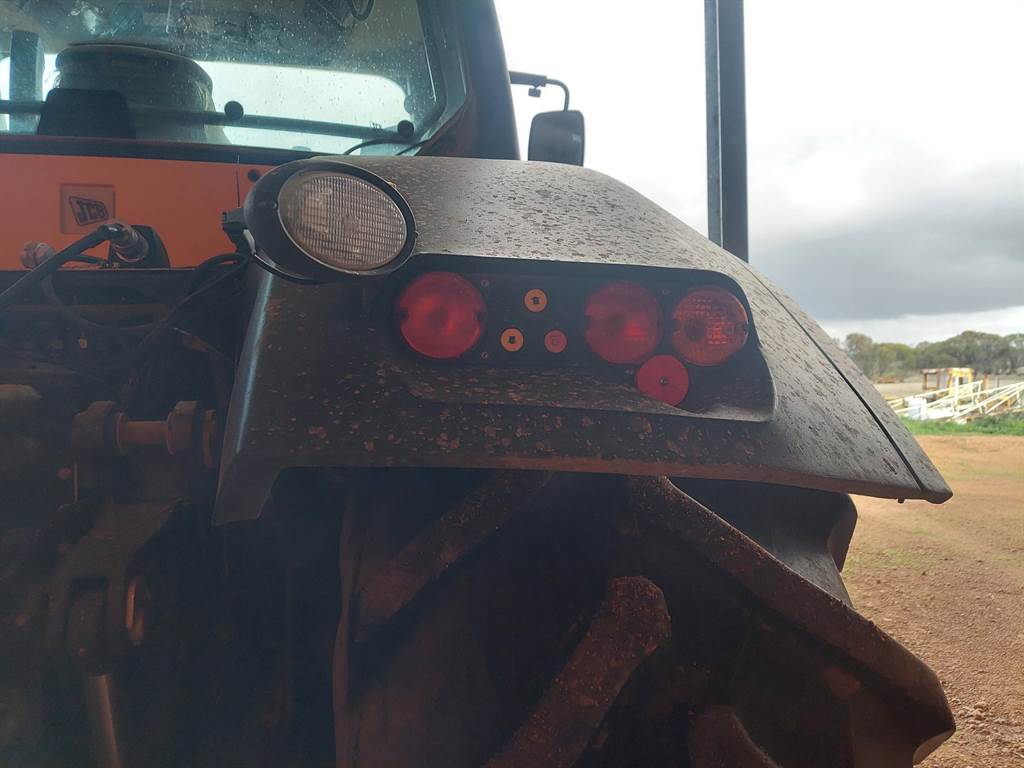 2011 JCB FASTRAC 8310