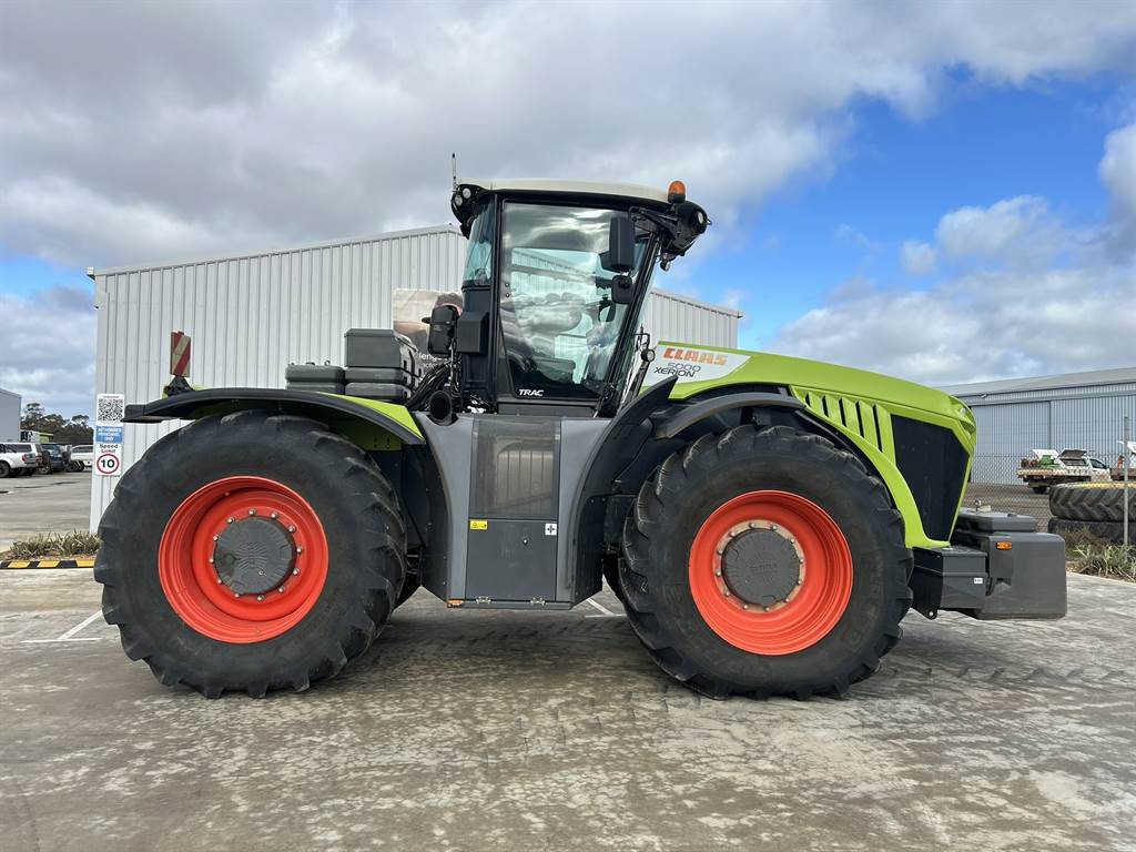 2021 CLAAS XERION 5000 image 2