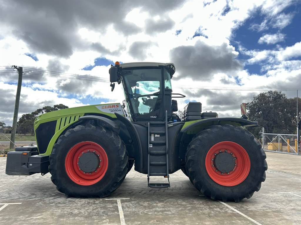 2021 CLAAS XERION 5000 image 6