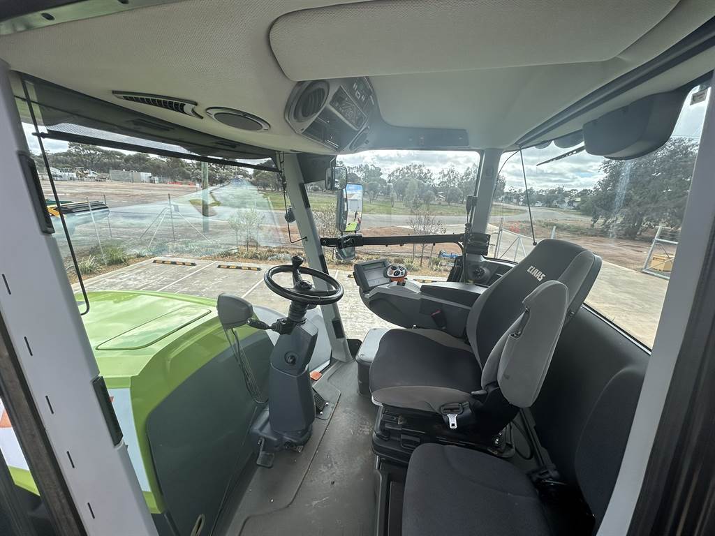 2021 CLAAS XERION 5000 image 11